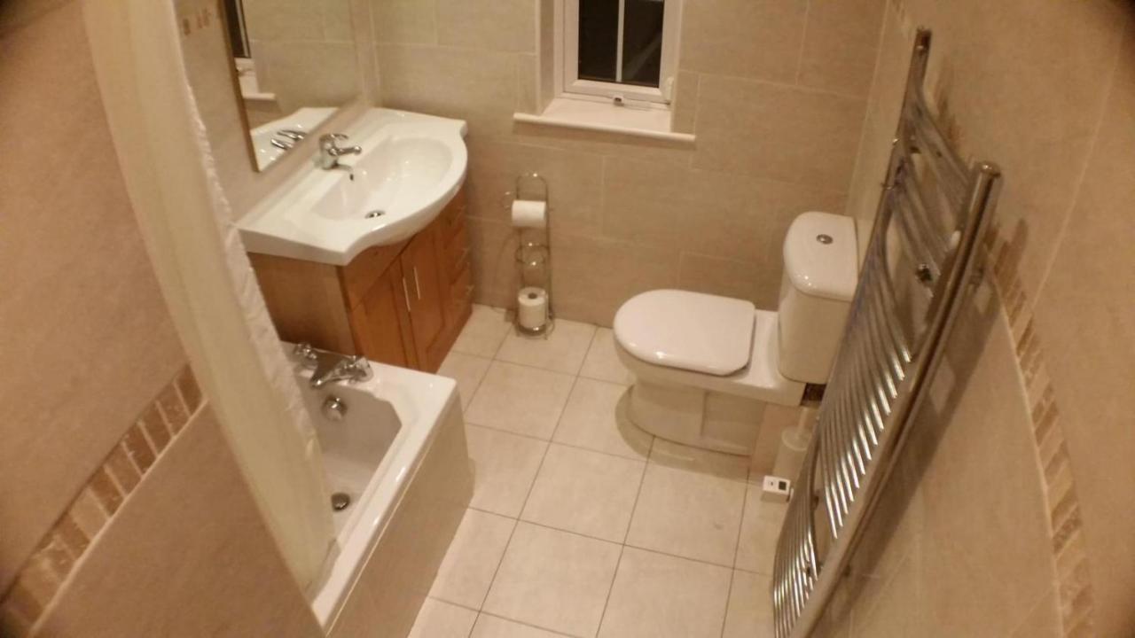 Dublin Airport Big Rooms With Bathroom Outside Room - Kitchen Only 7 Days Reservation Exterior photo
